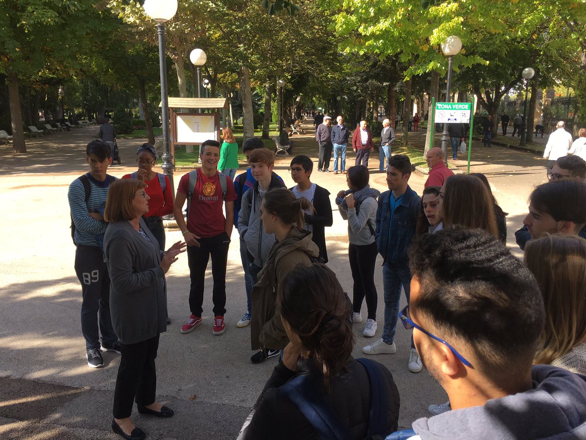 iesmachado's tweet photo. #entreárboles Ultima edición con #CarmenOrtega #BA2C_D Buen Día #EdPública Paseando entre árboles y estudiando los paisajes vegetales. https://t.co/sbNun2iA0X
