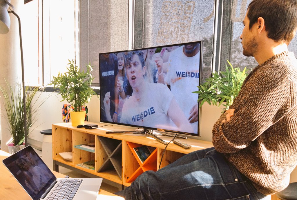 annacharriere's tweet photo. @SimonBouisson qui présente @weiordie à #lacantinenumerique https://t.co/NURVVrxpV2