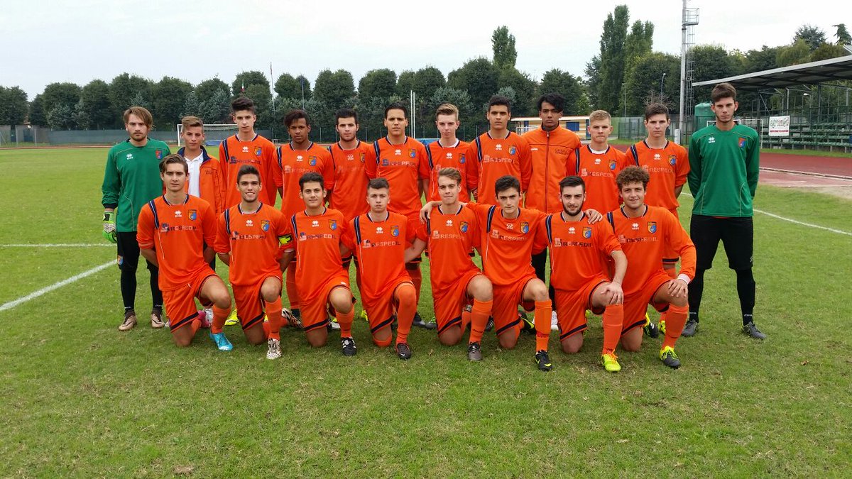 manuel_amedeo's tweet photo. E stasera campionato. Ore 20.00 #romanese 🔶🔷 https://t.co/tYZL5kP2nR