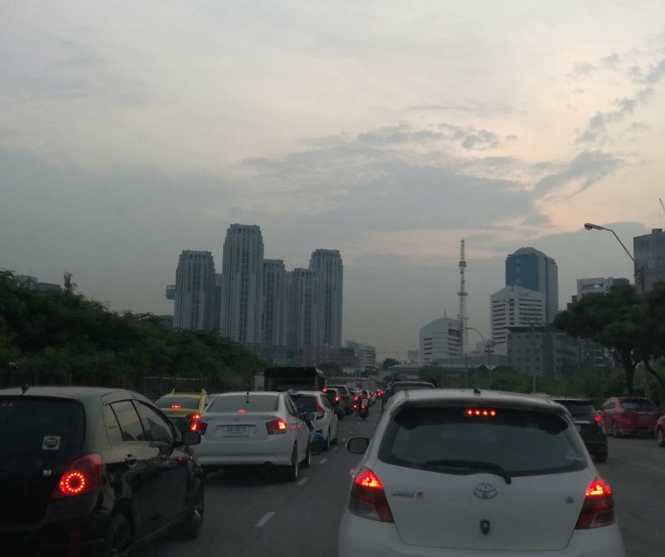 RT<a href="/unclelor/">ลุงล้อ</a>
ถนนเทียมร่วมมิตร ขาเข้า มุ่งหน้า อสมท. ติดหนึบ