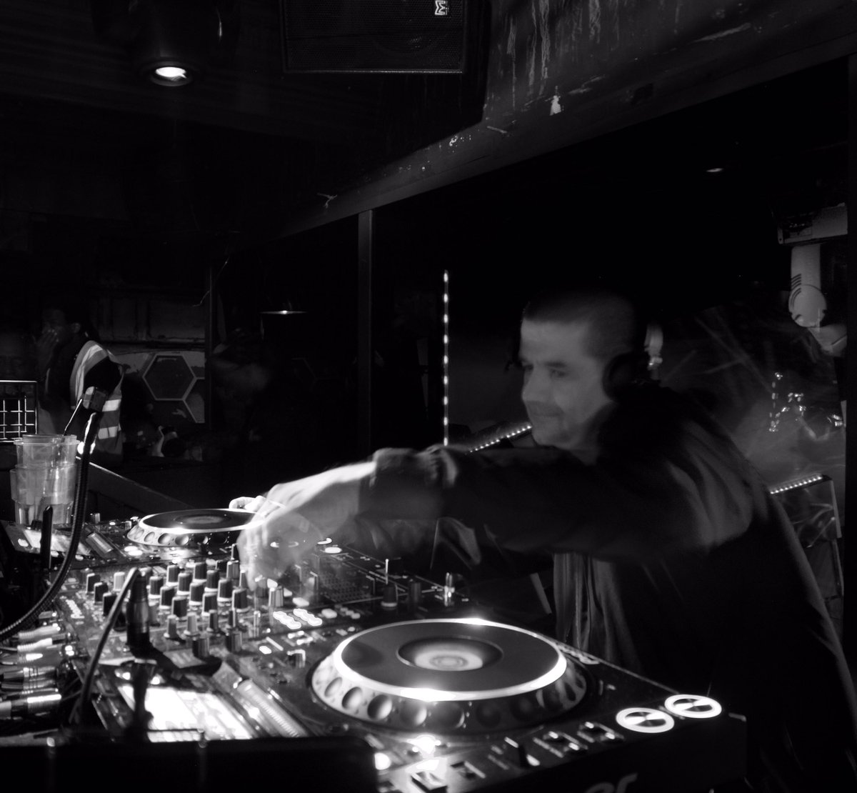 AntonioPyro's tweet photo. #DJ @nickyblkmkt @ #TheQubeProject #NickyBlackmarket #DrumAndBass #Jungle #London #Club #NightClub https://t.co/A0Oy92I0yr