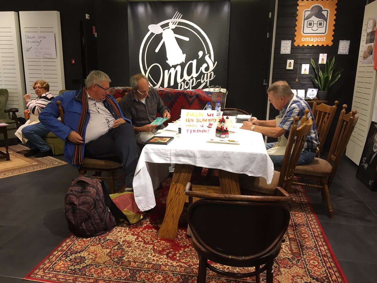 hugodejonge's tweet photo. Initiatief om te zoenen: @omaspopup omaspopup.nl #aanpakeenzaamheid https://t.co/THDQjUu99i