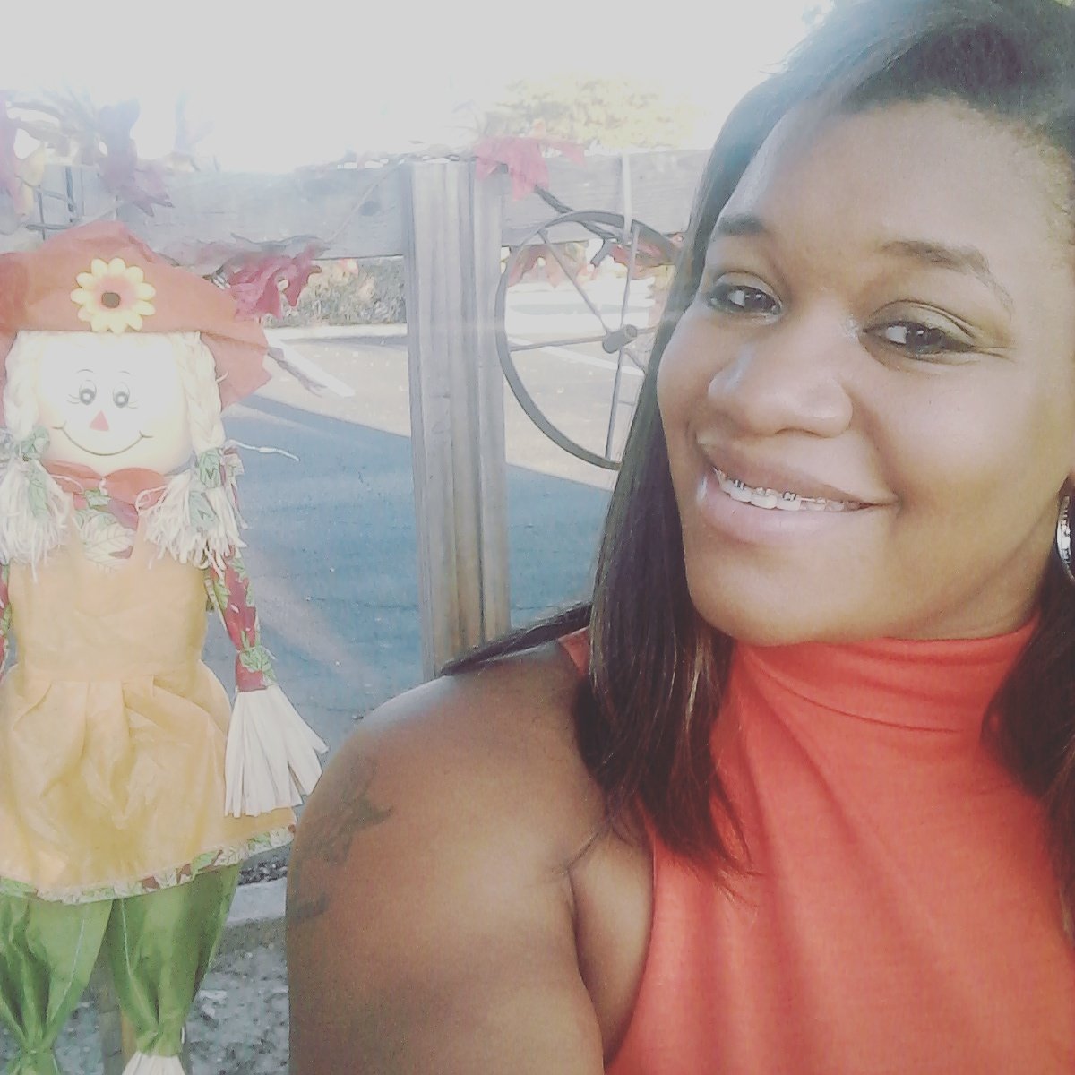 DemboGoddess's tweet photo. Tis the season to be thankful fa la la la la - la la la la 
#fall #favoriteseason #hittingthesenotessurehitsthespot #lol https://t.co/8SkXwbTRDu