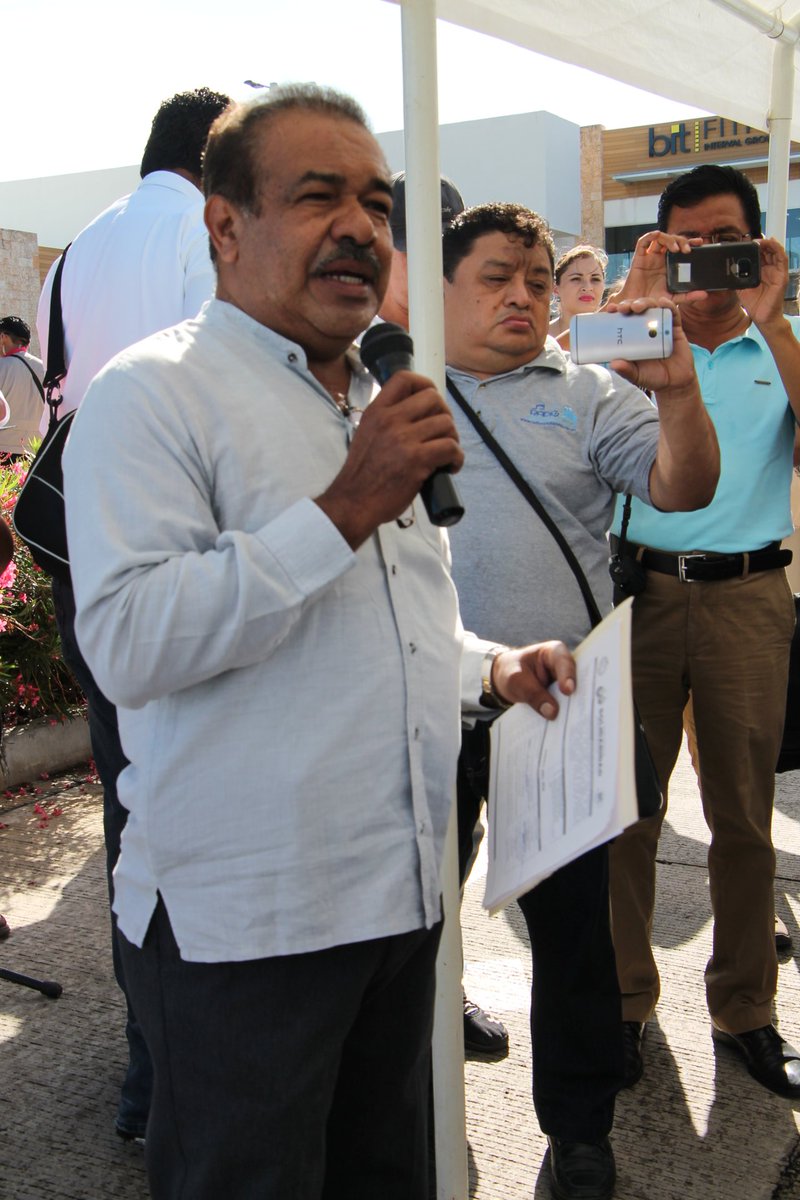 Alecardenasn's tweet photo. Para evitar los "cuellos de botella" en el crucrero de Centro Maya, se inauguró la ampliación de laterales de la carretera federal #PorPlaya https://t.co/rSG9oti4js
