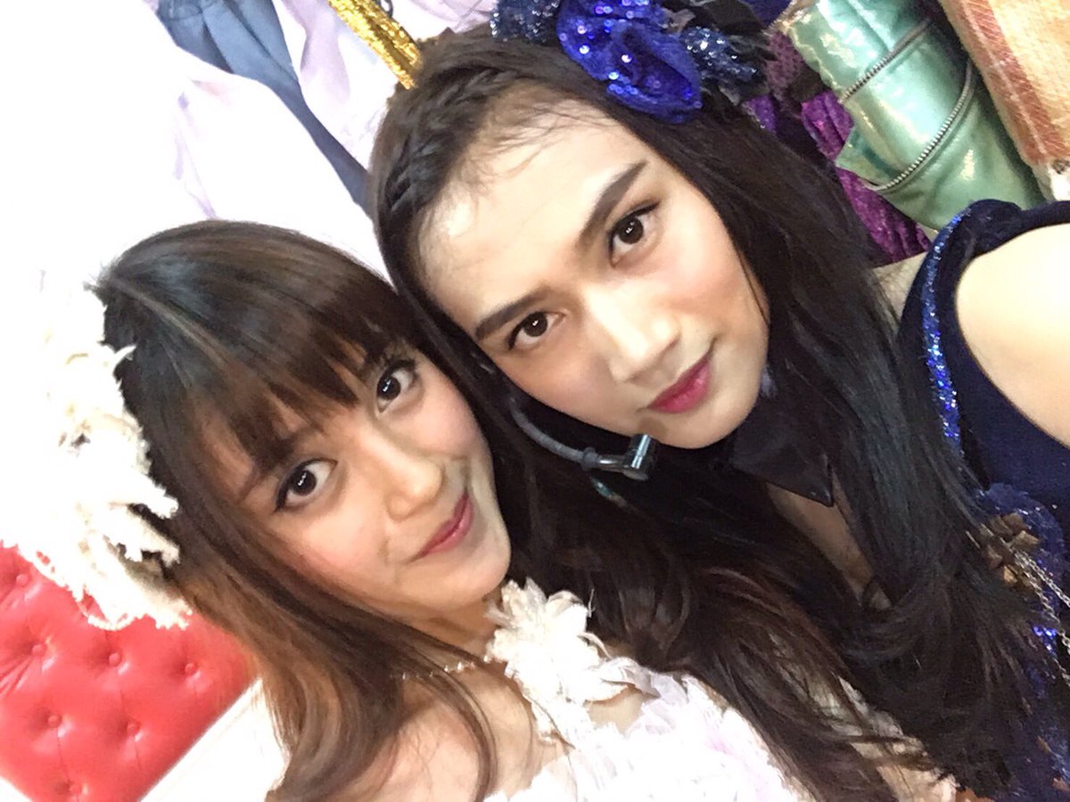 MelodyLaksani's tweet photo. Makasih buat theaterannya hari ini. Gimana, seru ya? Ada foto nih sama dedek cantik yg lucuk pakai poni depan😘 https://t.co/ghzkkO4Ob5