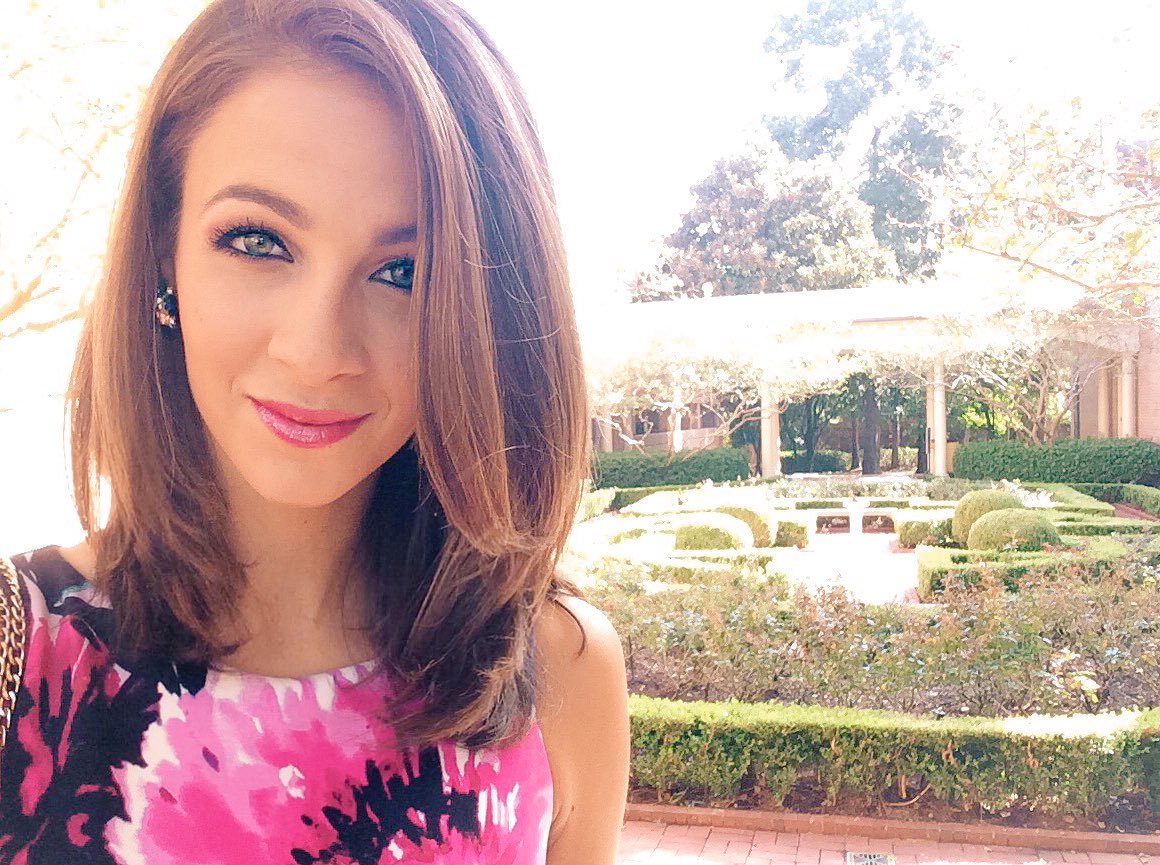 kaitlinmonte's tweet image. Soaking in the gardens of Houston's Junior League before emcee'ing the Parish School luncheon #howtohouston