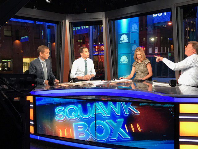 blairdecem's tweet photo. .@danroth @andrewsorkin introduce the #LinkedInNextWave on @CNBC @SquawkCNBC https://t.co/PCysTGTPeF https://t.co/0CeN4Z07zw