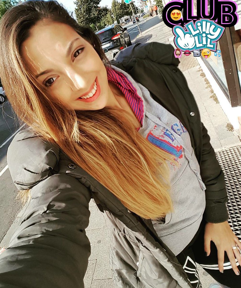 ClubLillyLil's tweet photo. Soooo kalt πππ
===========
#sowsfeches #cold #drauΓen #germany #autumn #jacket https://t.co/4wzBfumYYQ
