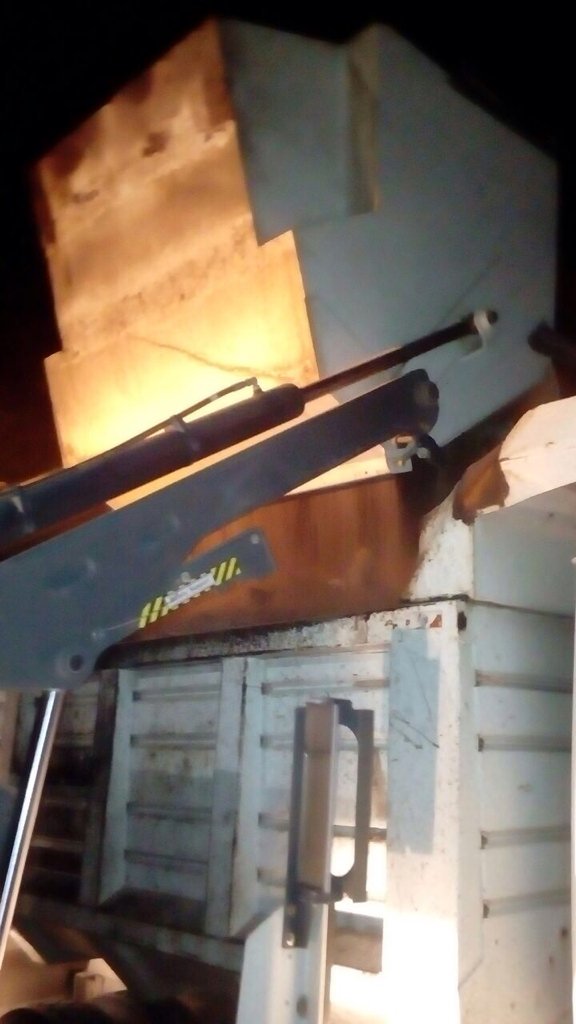 spublicos_dgo's tweet photo. Trabajos nocturnos de #BarridoMecánico para que Durango luzca limpio y presentable https://t.co/nXyJBj4qyk