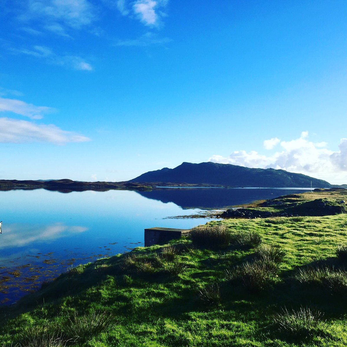 Uistcottage1's tweet photo. Bright day #NorthUist #outdoors #photography #sea #sky #hills #recharge #hebrides #WesternIsles #coast #escape #relax https://t.co/QOnDsw1OiJ