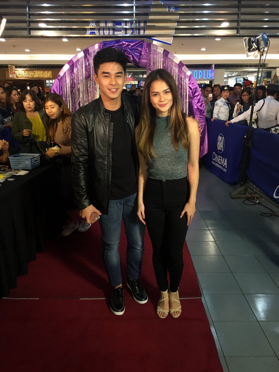OneTeamMcLisse's tweet photo. Ay may nagdate sa The Third Party Premiere Night. ❤️❤️❤️ https://t.co/TaRZZ8faau