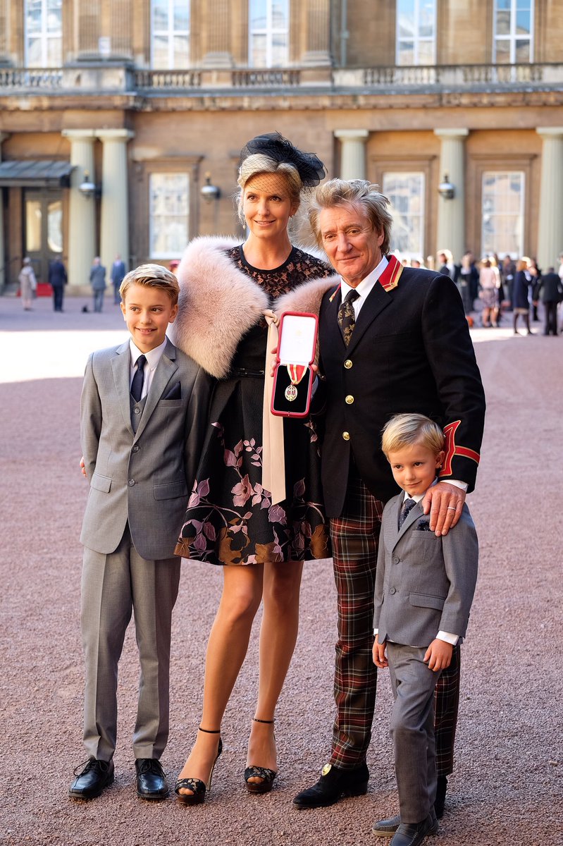 Congratulations Sir @RodStewart, honoured by The Duke of Cambridge at Buckingham Palace today for services to music and charity
