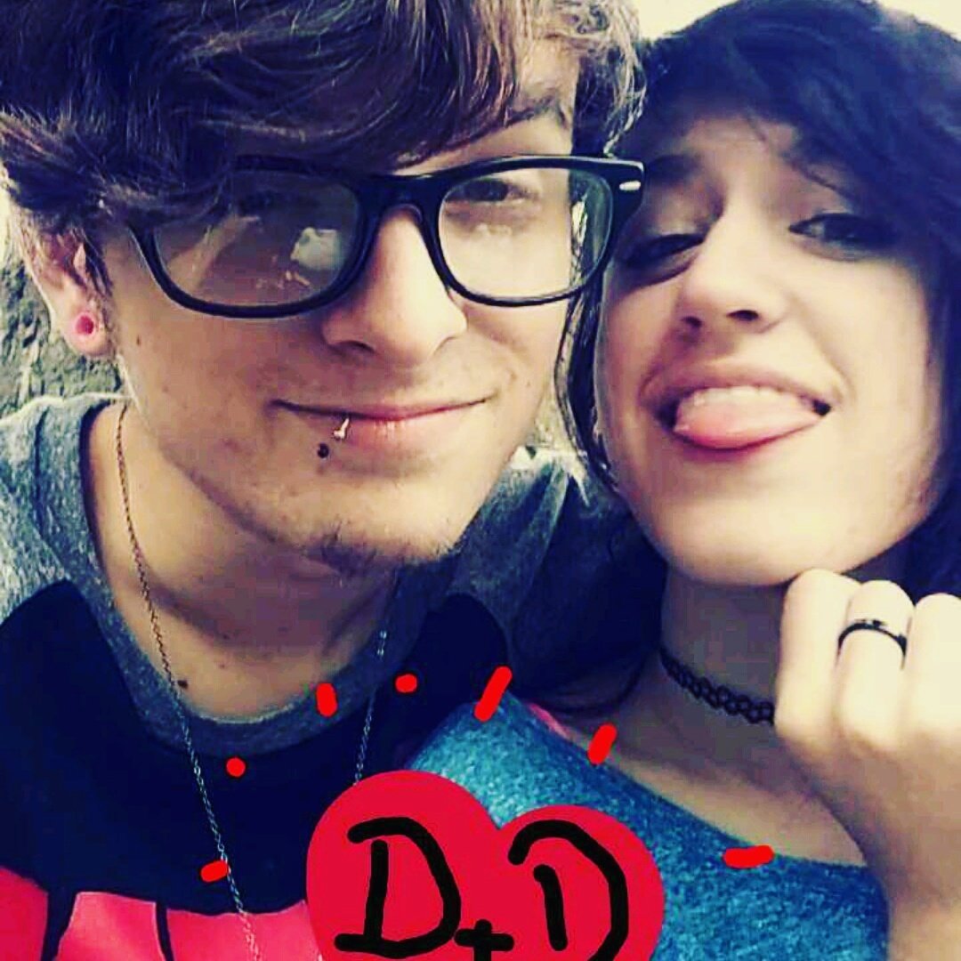 BlackParadeLuvr's tweet photo. My entire universe in just one picture <3 #MyLove #MyLife #Love #Forever #MyDreamComeTrue #AYearAnd8MonthsAndCounting https://t.co/aa6dsn2kqb