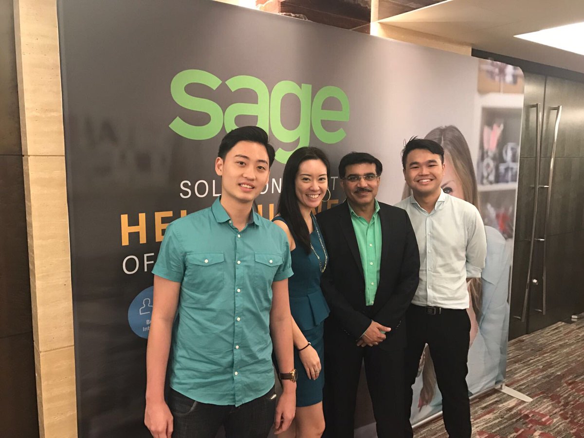 MarcPaulTan's tweet photo. Wearing green cos it's #sagekickoffs ! And a wefie with the MD. https://t.co/TZcqHoo3rE