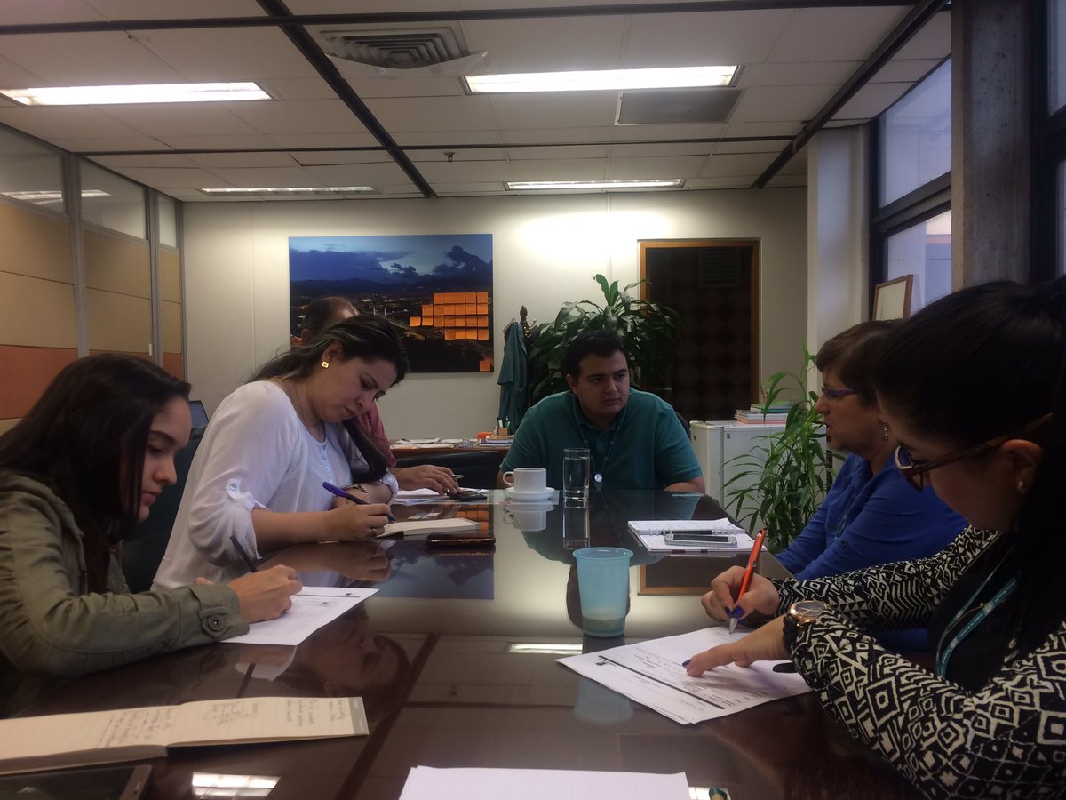 tobonvillada's tweet photo. Seguimiento a los proyectos de #PPyPl de seguridad y convivencia, vamos bien en ejecución #MedellinCuentaConVos https://t.co/zc5K5E0IJD