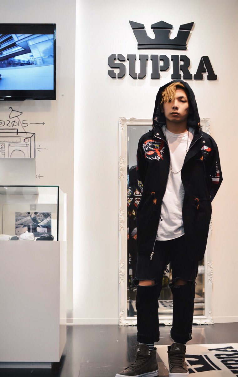 Supra Tokyo St Online على تويتر 御来店 高校生ラップ選手権等フリースタイルバトルでの活躍や 音楽活動で話題のラッパー Rude A ルードアルファ さんがダイバーシティ店にご来店してくださいました Supratokyo 高校生ラップ選手権