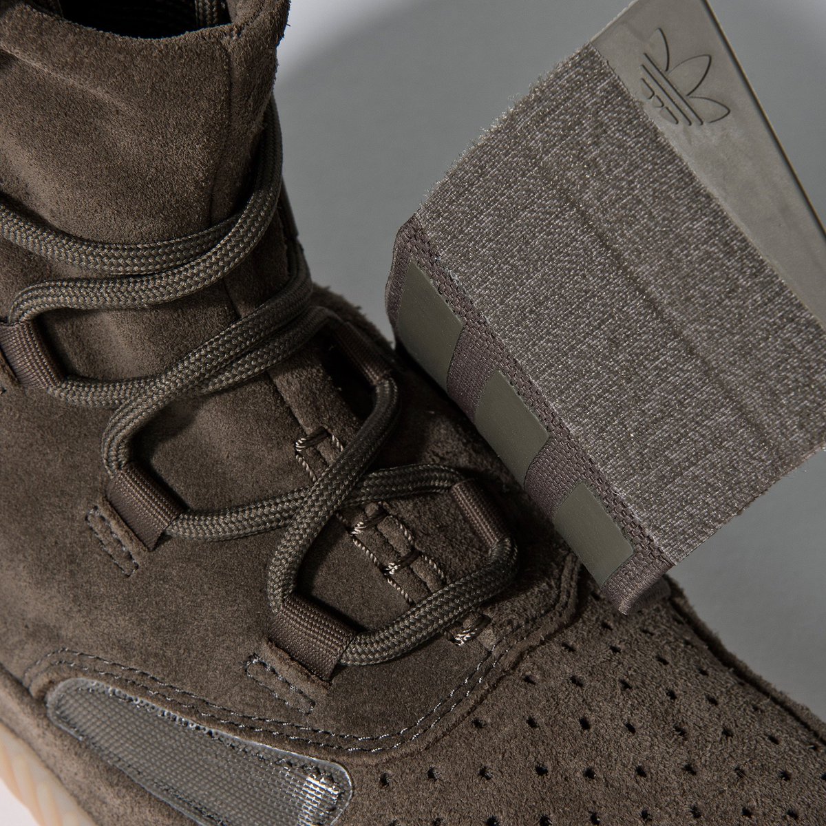 adidas Yeezy 750 Boost HYPEBEAST