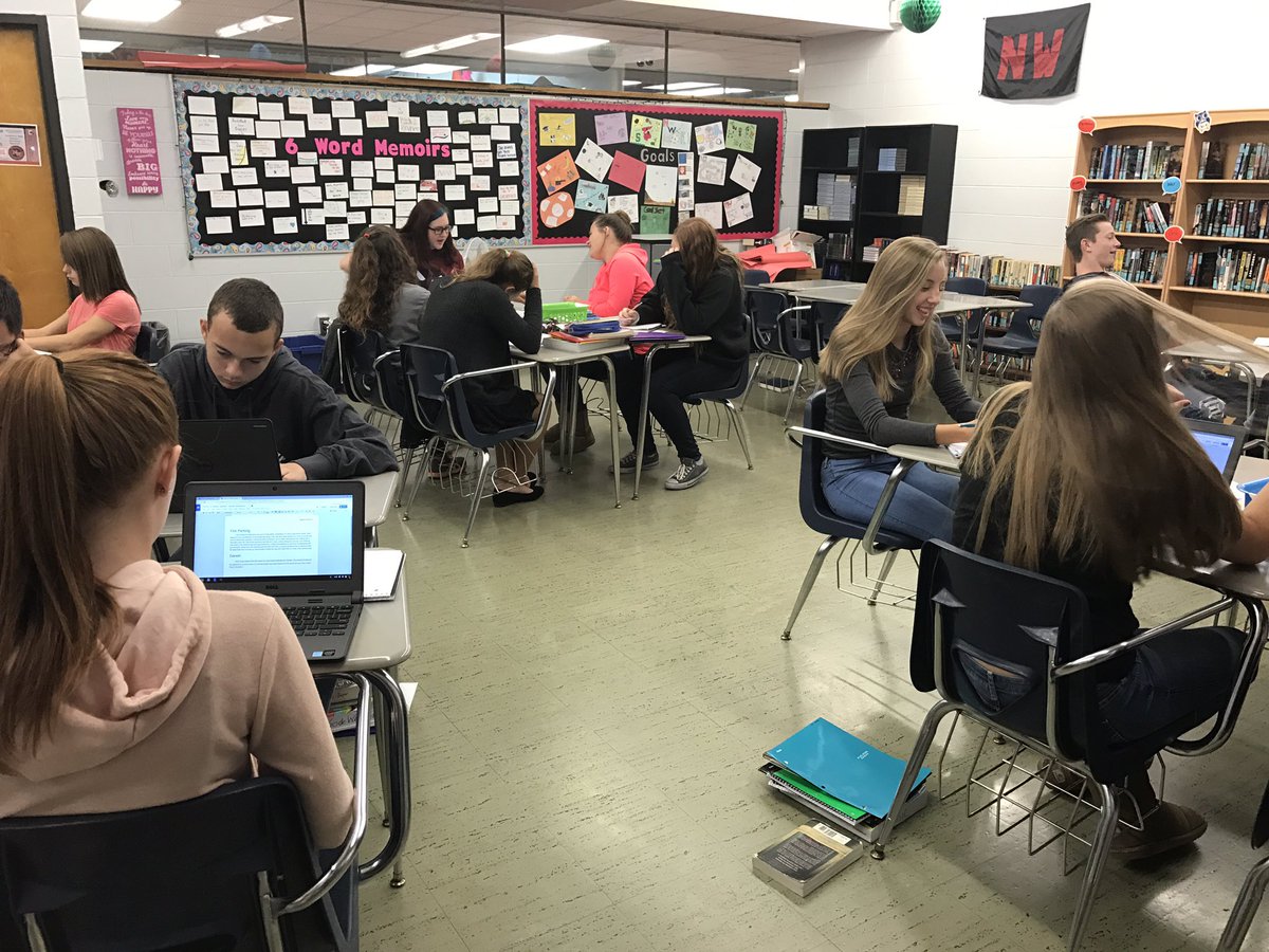 Soperclassroom's tweet photo. #Accel9 1st hour doing a great job working on their drafts of their personal narrative vignettes! #mountienation1617 https://t.co/EFIVDTtoXr