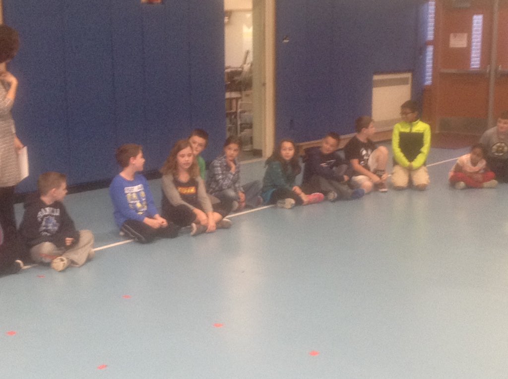 jfkladybugs's tweet photo. 4th graders establishing our community #weeklycommunitymeeting @shinyredapple23 @mertenladybugs https://t.co/gGsiigxgKQ