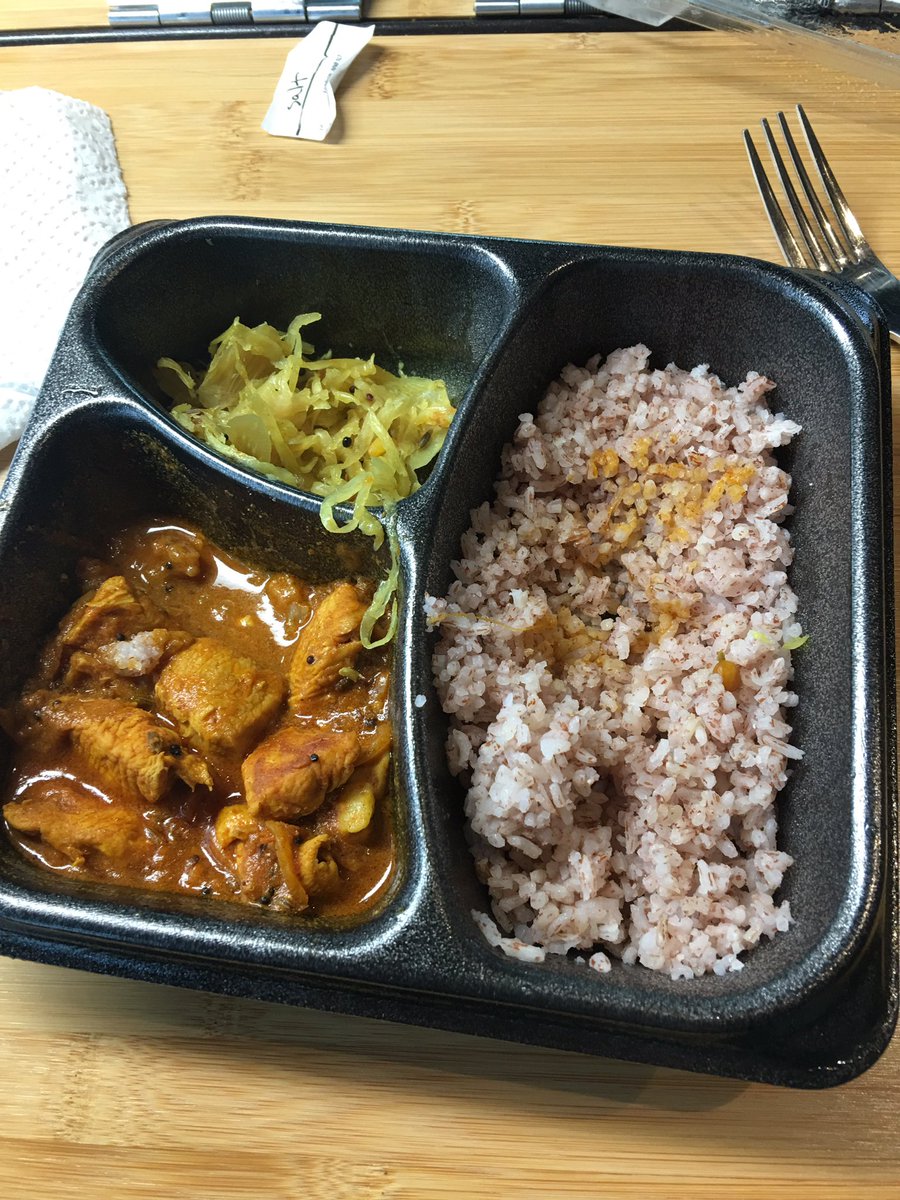 food_memories's tweet photo. Pukka Sri Lankan chicken curry from @Hungrydabba in @SourcedMarket @StPancrasInt https://t.co/7nYmSa3Xrr