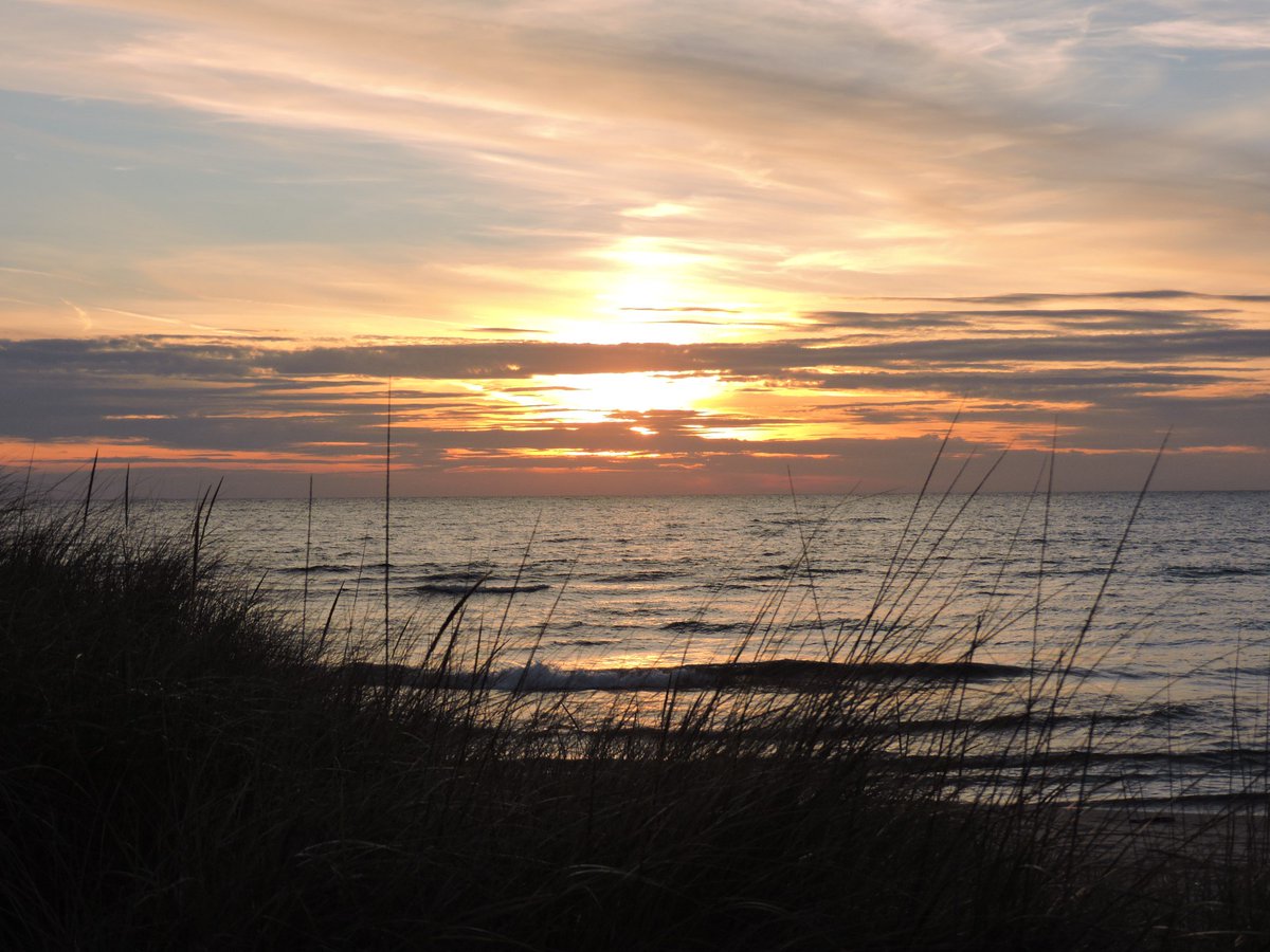 skipper99g's tweet photo. Well the sunset at Little Point Sable did not disappoint last night 10/10/16 https://t.co/W0sUuCYM1W