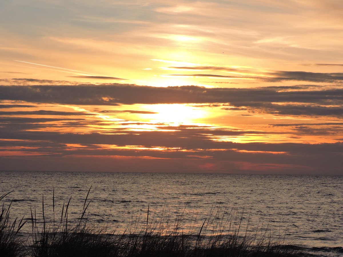skipper99g's tweet photo. Well the sunset at Little Point Sable did not disappoint last night 10/10/16 https://t.co/W0sUuCYM1W