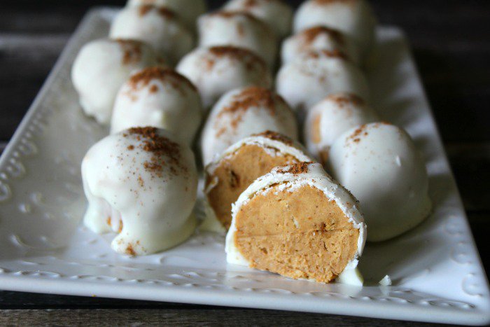 jennifer_sikora's tweet photo. How to Make Pumpkin Spice Truffles #foodie #recipes #baking #pumpkinspice https://t.co/hlxIzwQTQ4 https://t.co/BMg4aQqhDm