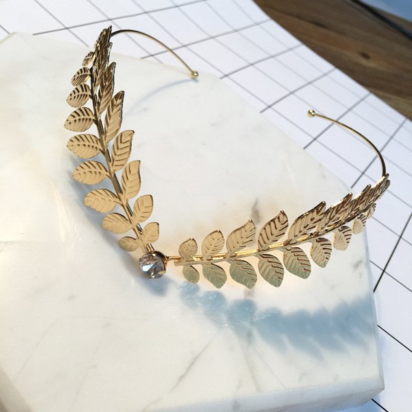 BeignetUnau_09's tweet image. 수요조사 몇몇. 머리장식.
그냥 예뻐서 샀는데 사진=실물
근데 전 단발이라(눈물) 안어울려요... 올해부터 길면 2년뒤쯤 착용가능하겠죠.....
5천원 이내. 종류 5가지정도 될듯합니다. 참여의사는 rt+마음