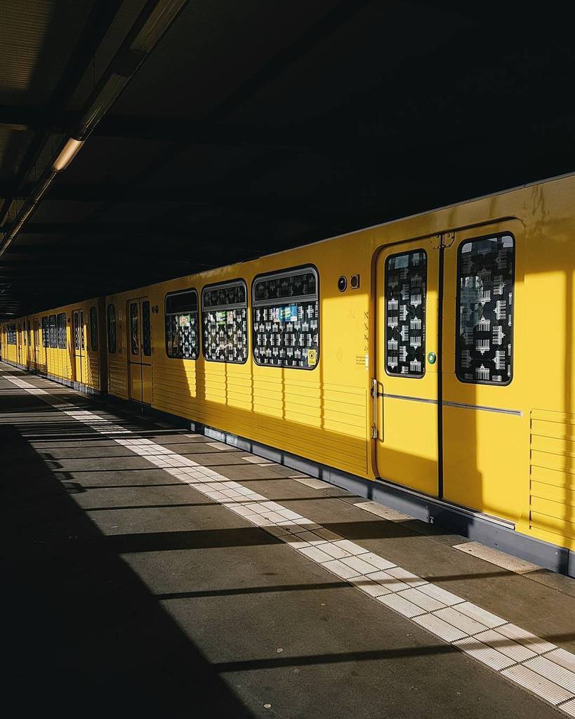 leo8x's tweet photo. Do you want Grey color in Autumn? I want #yellowwar
#Berlin #weilwirdichlieben #octoberli… https://t.co/2A7vWZqbc3 https://t.co/eZ57okIEPx