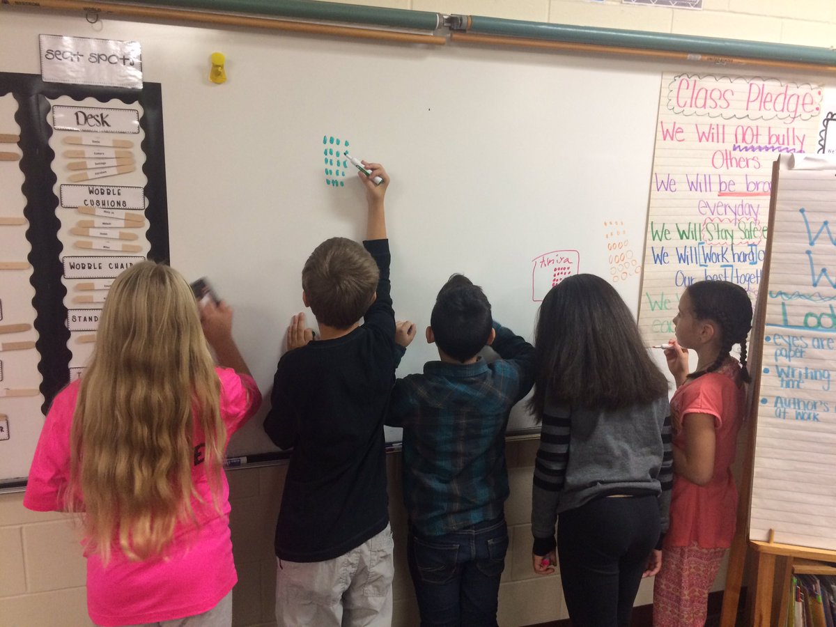 MsDarling3's tweet photo. We know we solve arrays in different ways, and we can rhyme! #gfschools #MsDs3s https://t.co/BuKQMBY8Wk
