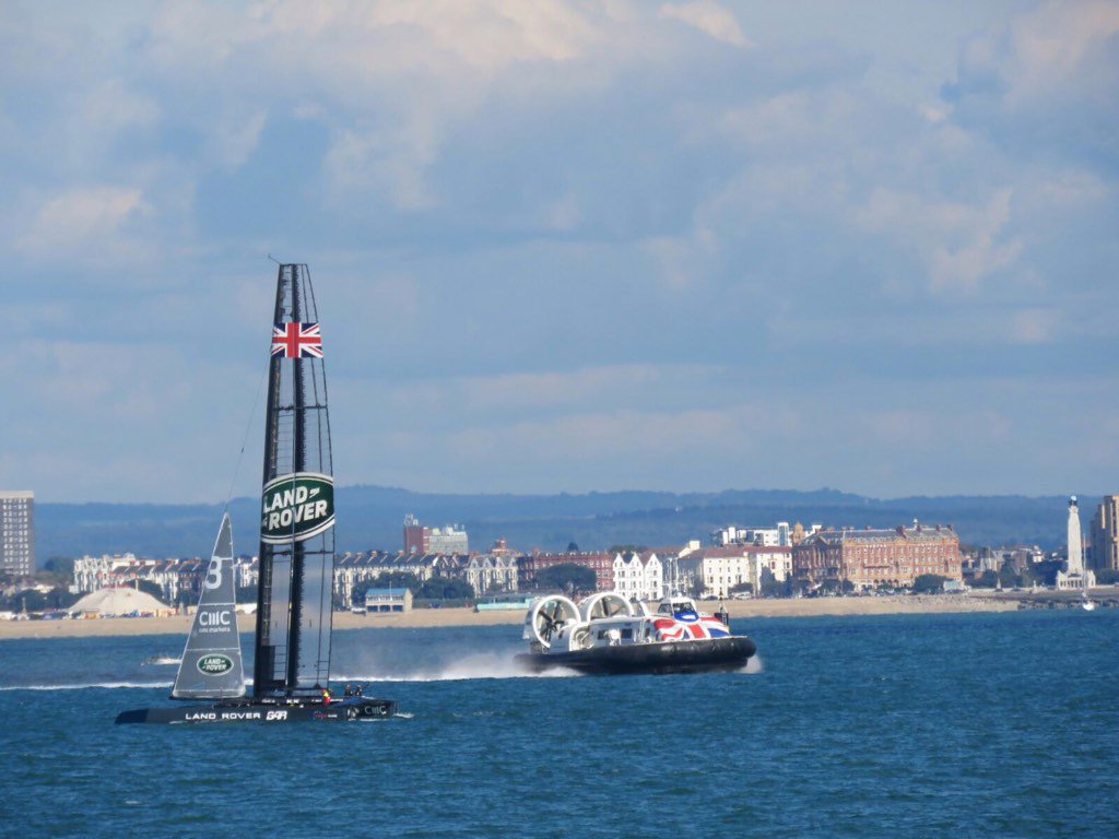 Reeve1Sara's tweet photo. @HovertravelLtd lovely view of your hovercraft and the America's cup catamaran yesterday https://t.co/GYiIfeNiCp