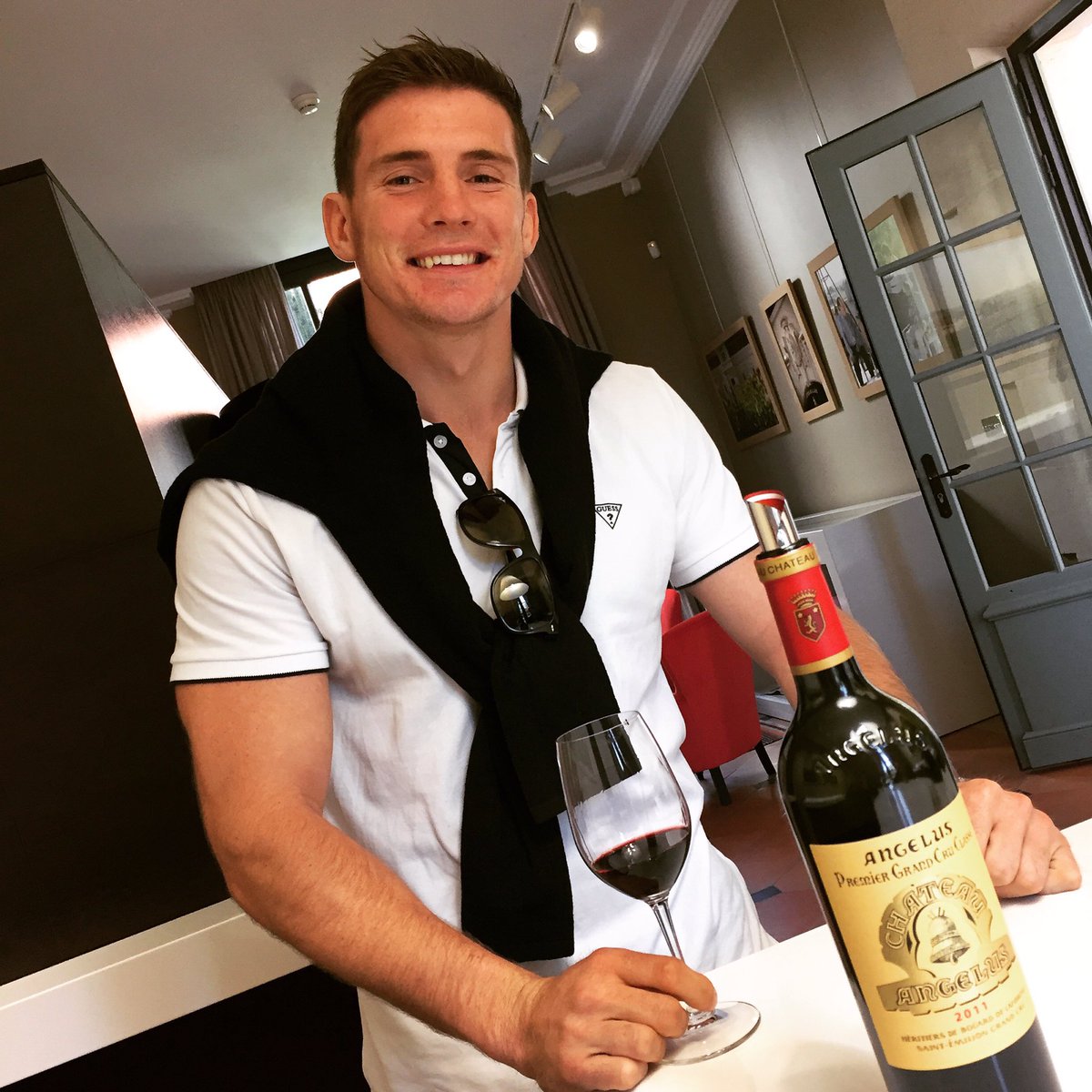20h33's tweet photo. Amazing time around the vineyard to celebrate this lad's birthday #AllBlacks #wine #colinslade https://t.co/19mQrPmlIg