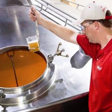 BWSShow's tweet image. Learn about @AnheuserBusch history &amp;amp; brewing heritage w/ brewmaster @TravisMooreBrew! bit.ly/29zGJ3J