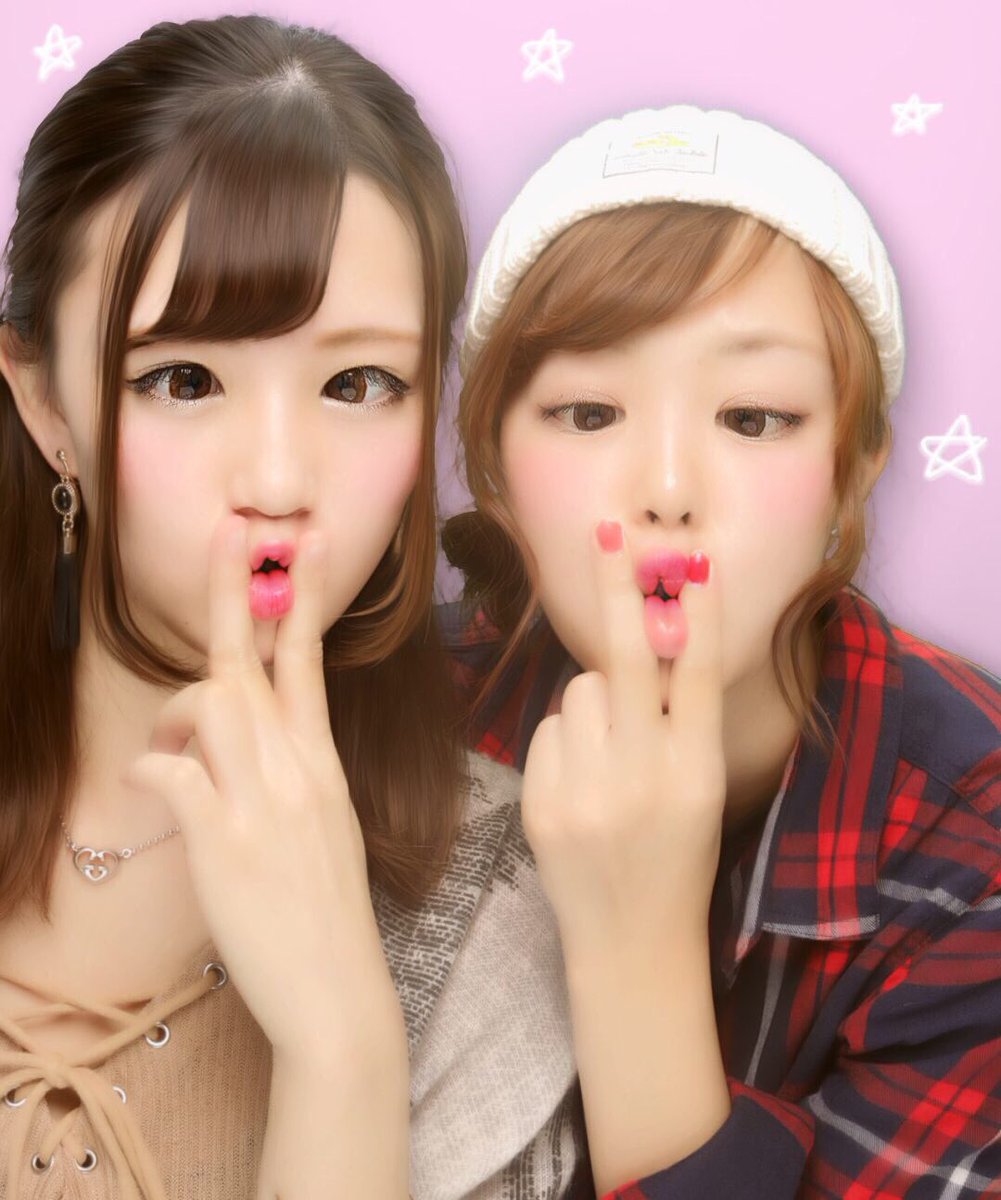 sora20160528's tweet photo. 佳音ちゃん先輩と久しぶりに会えて最高！中身変わってないけど可愛さ増しとるし彼氏もかっこよいし顔小さいしお似合いっ︎︎☺︎
茶屋イで普通に怖いおって晴空ロボットガン見。
人をダメにするソファーに置いたらめっちゃ可愛くふぃっと😂
今日も昨日も楽しかった❤︎❤︎❤︎ https://t.co/B0lRtsuuCz