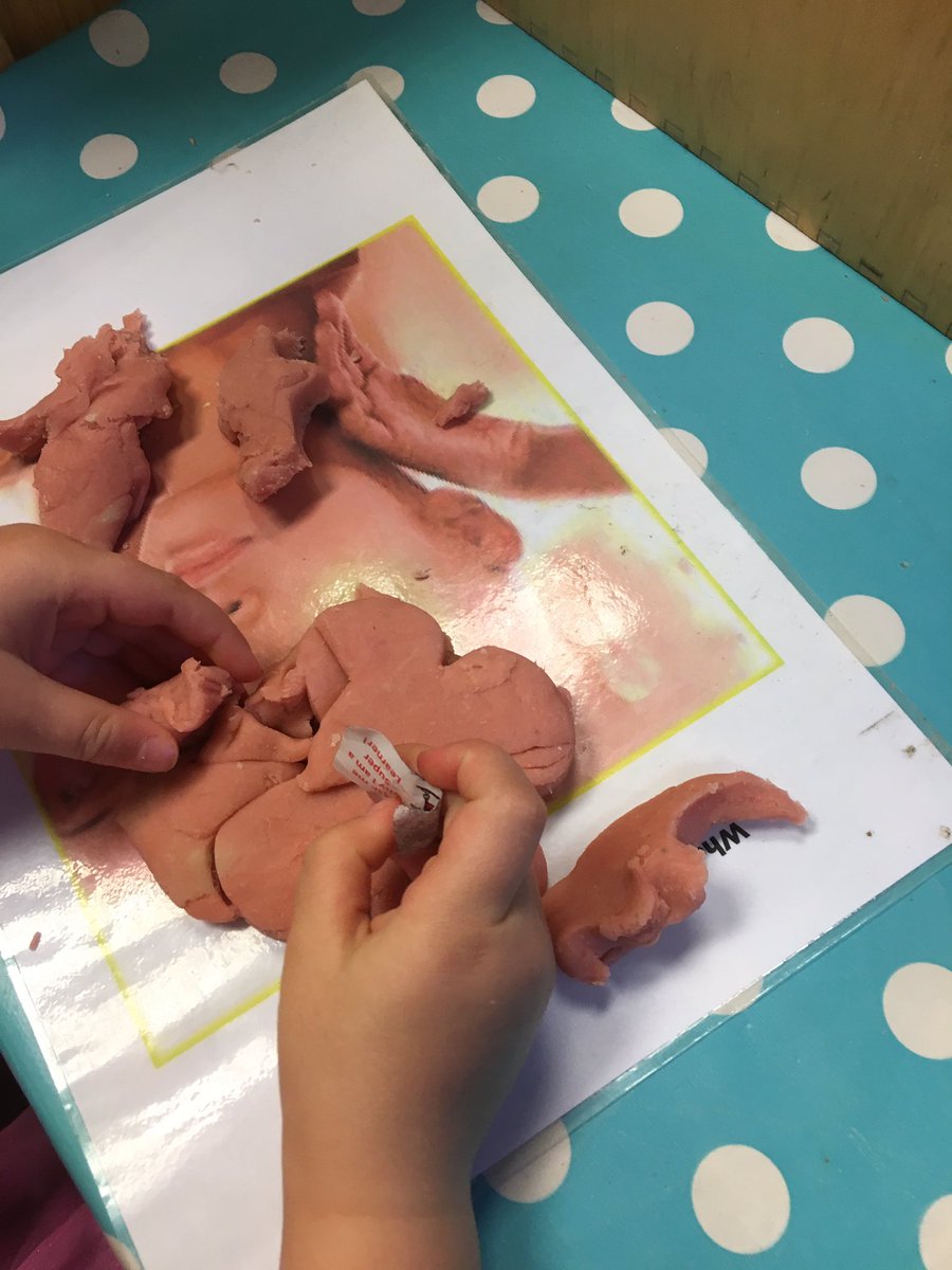StMaryRedPrim's tweet photo. Welcome to our Curriculum Afternoon! We are designing hair styles &amp; playing in the sand. https://t.co/muZLglMzGy