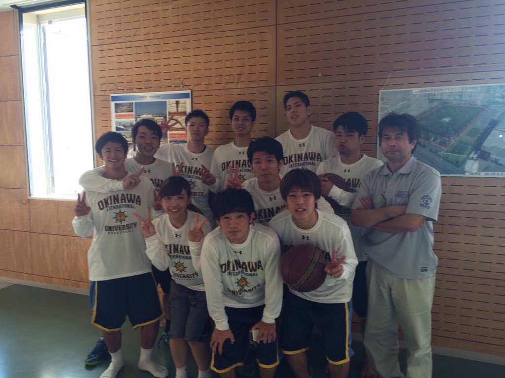 basket3225's tweet photo. 部活引退したー！😭
中高大含めて大学が1番内容の濃いバスケ出来たと思う！
めっちゃ出会いに感謝🙏
これからもバスケとかで関わっていけたらなーって思えるメンバーだった！
へたっぴであんま試合には出れてなかったけど、それ以上に得たものが多かった！ありがとう！
1！2！3！カリー🍻 https://t.co/tbA5S2uDsR