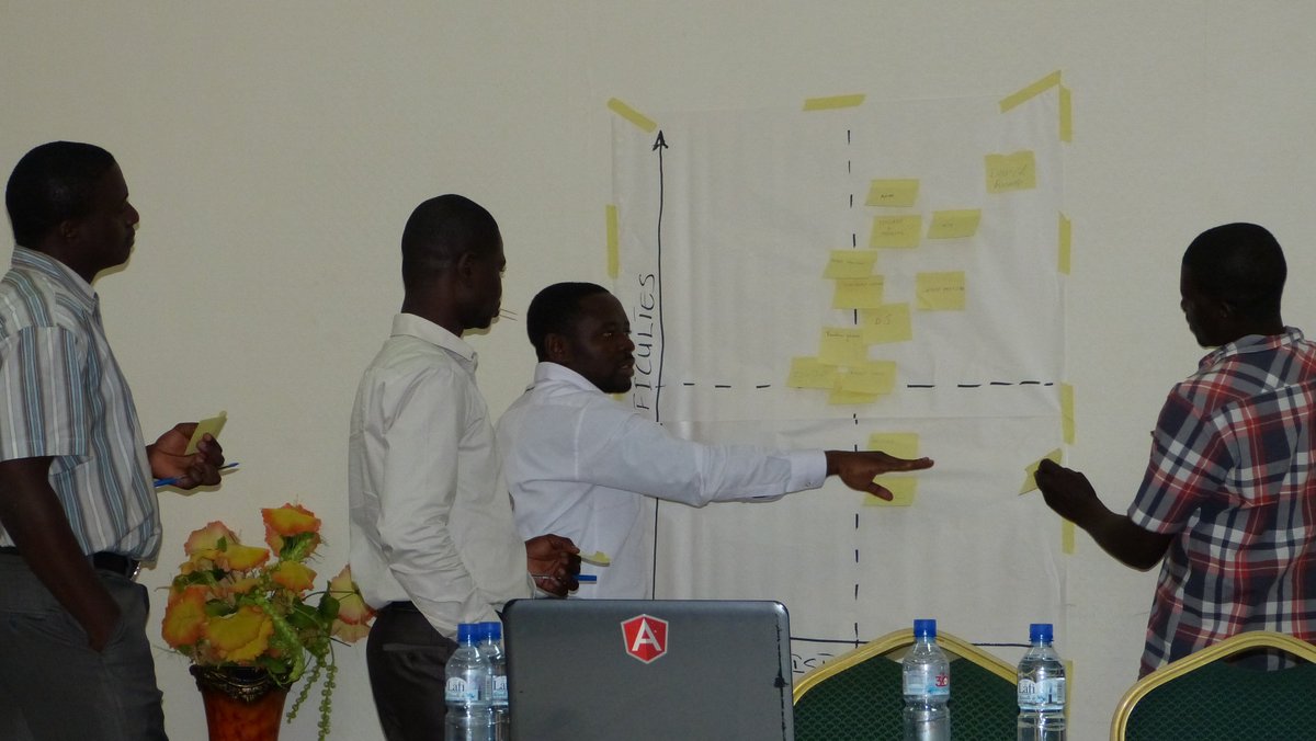 aristide226's tweet photo. Des explications complémentaires pour bien coller son post-it, par @mhonlue. #IPv6Burkina @AFRINICtraining @arcepburkina @abbabrice https://t.co/CMcO7C6AZf