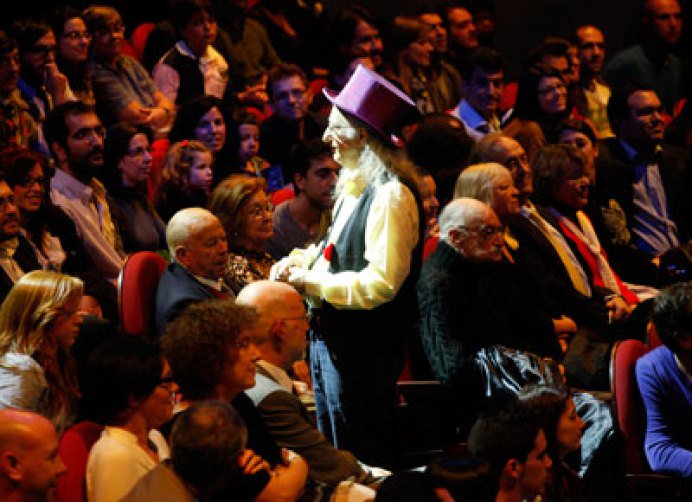 TEATROMADRID's tweet photo. ⭐⭐⭐ Te invitamos a “MAGIA POTAGIA Y MÁS”, 5 DOBLES 16 OCTUBRE 19.00h EN EL TEATRO CAPITOL GRAN VÍA ⭐⭐⭐ FOLLOW+RT https://t.co/3aTbX4GJnY https://t.co/cECGXKgQFS
