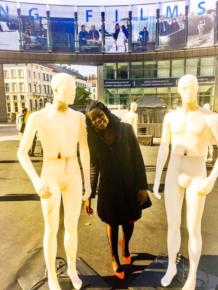 mc_chantal's tweet photo. #Discussing with the #StandingMen at the exhibition on #medicine & #tech by @medtecheurope, today at @Europarl_EN.#StandWithMedTech https://t.co/pc8yF2JdWO