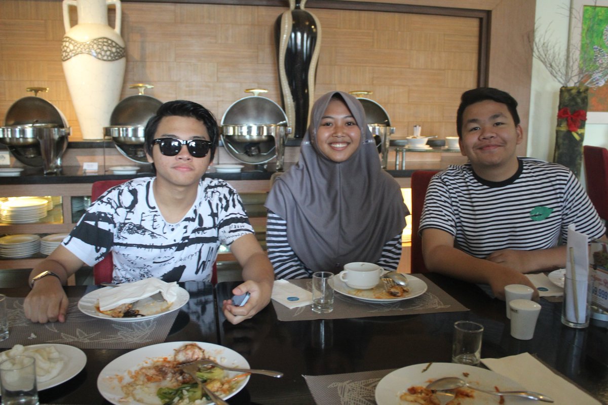 young_CLP's tweet photo. Private Lunch #CJRDamaiCILACAP https://t.co/zE3d2t6PFU