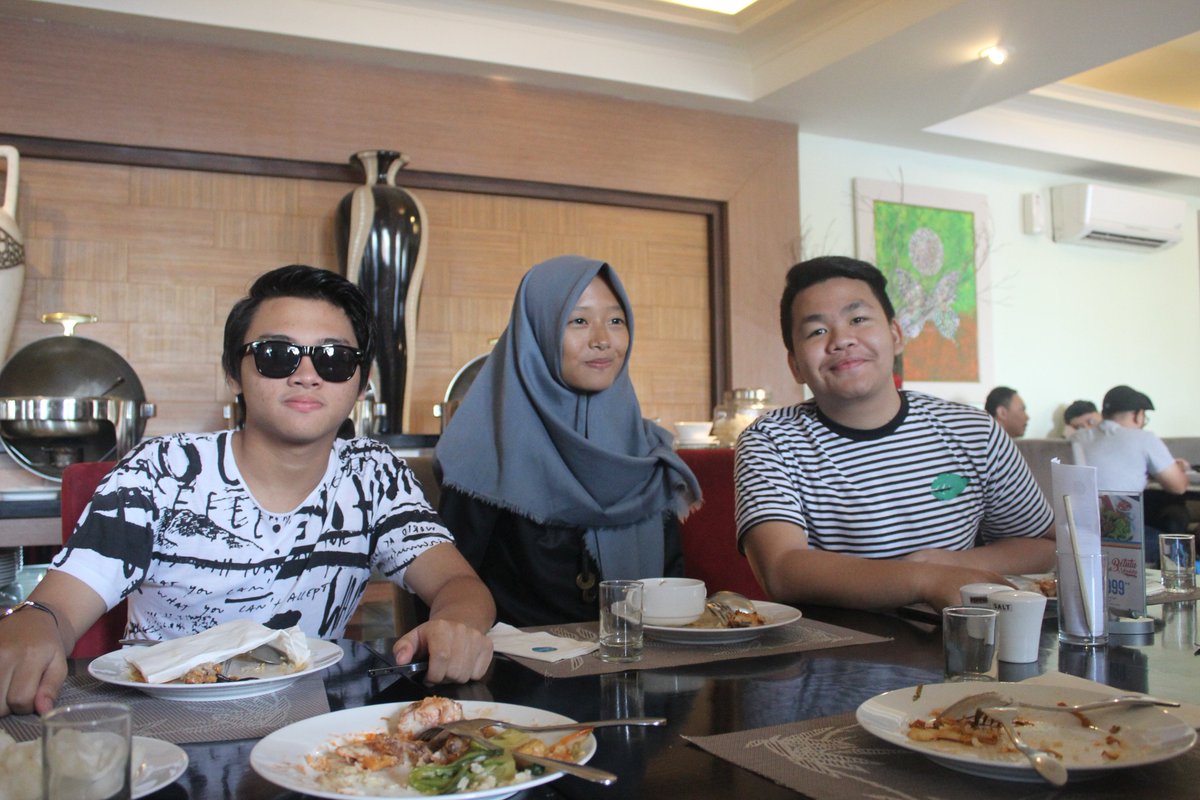 young_CLP's tweet photo. Private Lunch #CJRDamaiCILACAP https://t.co/zE3d2t6PFU