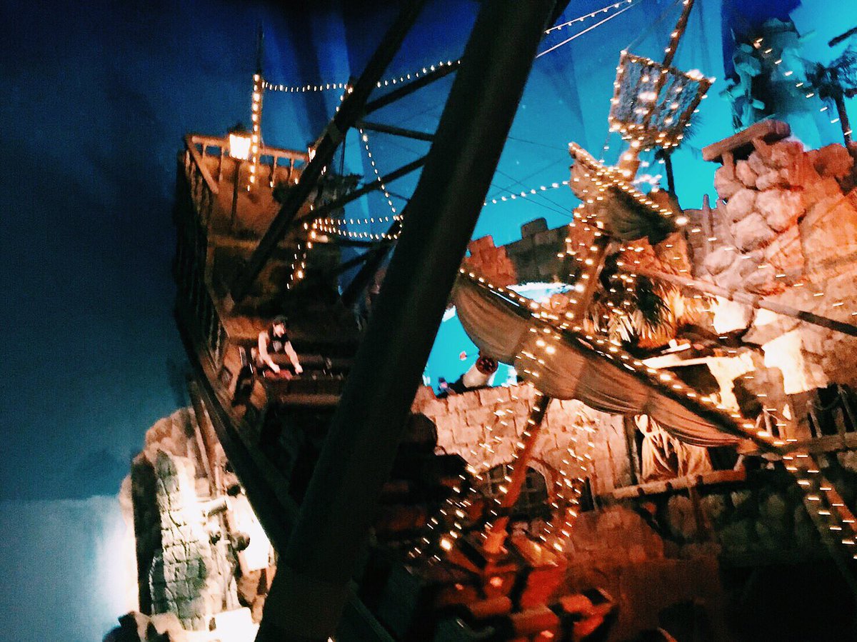 Little Glee Monster 今日はアクアパーク品川へ イルカショーは何回見ても感動 可愛すぎ イルカちゃんの迫力凄い ポート オブ パイレーツ に乗ったの 私1人できゃーとか言ってました レベル高すぎスリル満点 笑 リトグリらしさが館内の色んな所