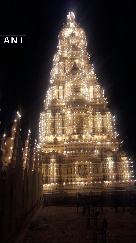 ANI's tweet photo. Karnataka: Mysore palace lit up for #Dussehra celebrations https://t.co/QT2jD9inRE