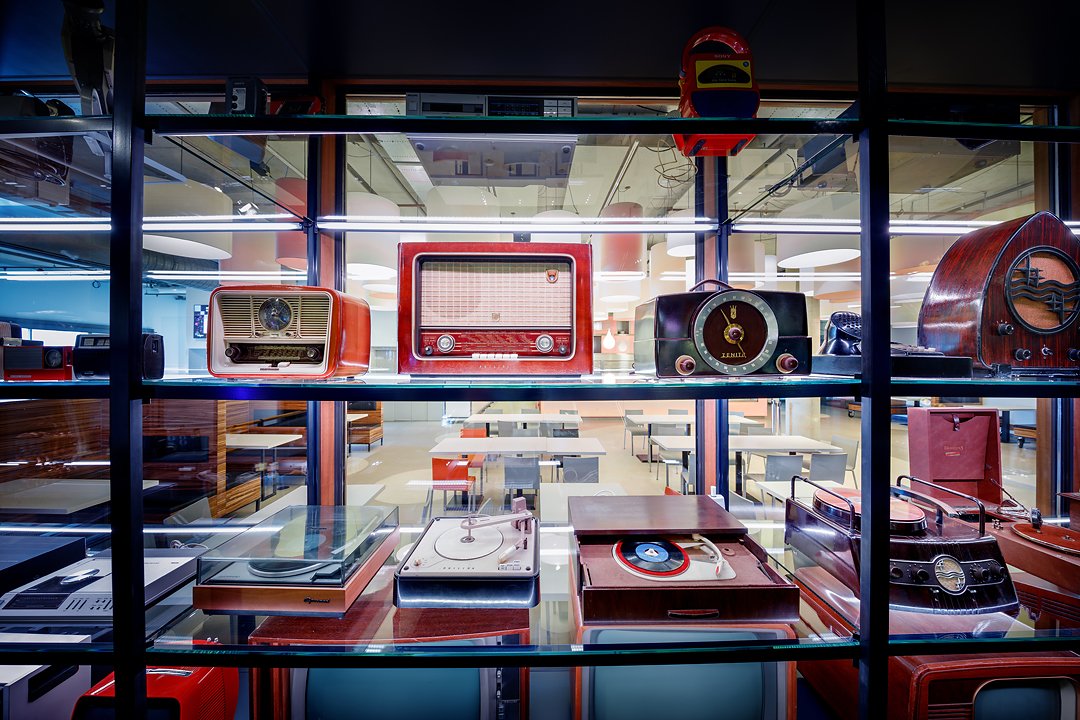 NEMOamsterdam's tweet photo. Bekijk vanaf 15 okt. #iconische #apparaten uit de collectie van NEMO in de #InnovatieGalerij #Technium. Kijk op: https://t.co/iwgut9FcMF https://t.co/m8KFdbV0Ob