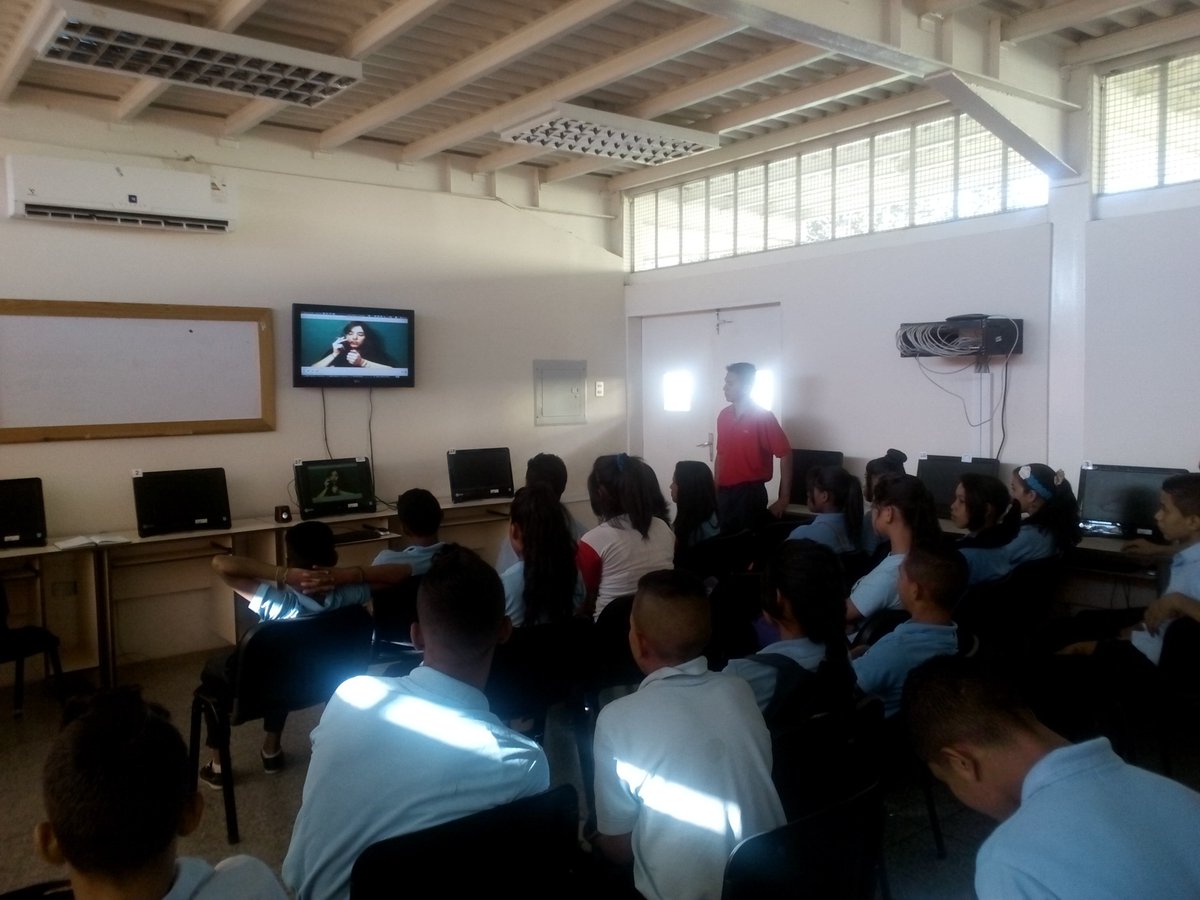 CBITYARBRUZUAL's tweet photo. TALLER SOBRE VALORES EN LA ADOLESCENCIA DIRIGIDOS A ESTUDIANTES DE 1ER NIVEL DE LA U.E CAMPO ELIAS. 11/10/16, CBIT HUGO CHAVEZ https://t.co/yoriqF6o9D