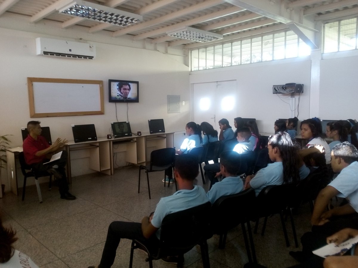CBITYARBRUZUAL's tweet photo. TALLER SOBRE VALORES EN LA ADOLESCENCIA DIRIGIDOS A ESTUDIANTES DE 1ER NIVEL DE LA U.E CAMPO ELIAS. 11/10/16, CBIT HUGO CHAVEZ https://t.co/yoriqF6o9D