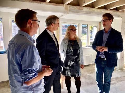 BergenVenstre's tweet photo. Flott at @jonasgahrstore og @ErlendHorn gjør felles front for å endre loven og tillate brukerrom for rusavhengige! #straxhuset https://t.co/WsKvHIPdJf