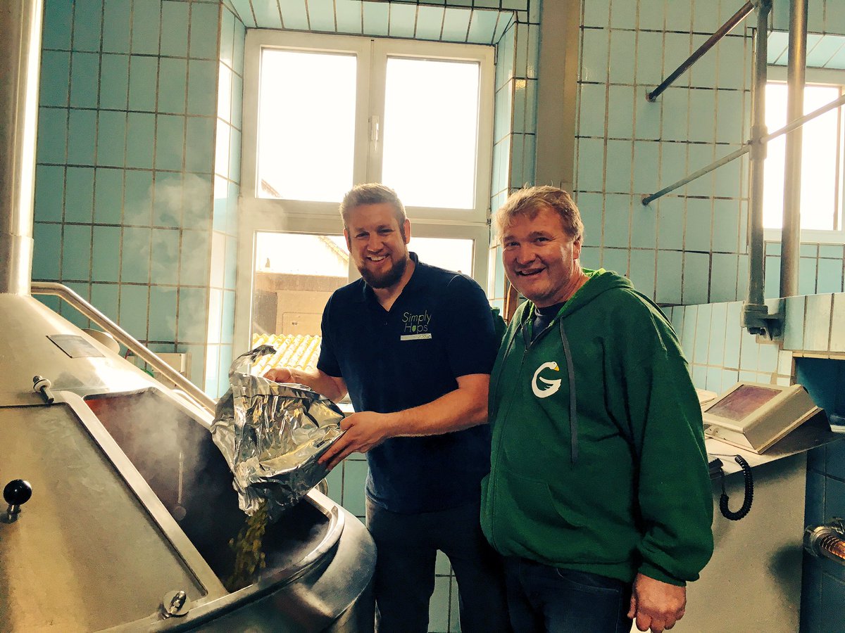 Hop gift No. 1 <a href="/ganstallerbrau/">Gänstaller Bräu</a>  with @SimplyHops #hops #braubeviale2016 #copper #awesomeandy