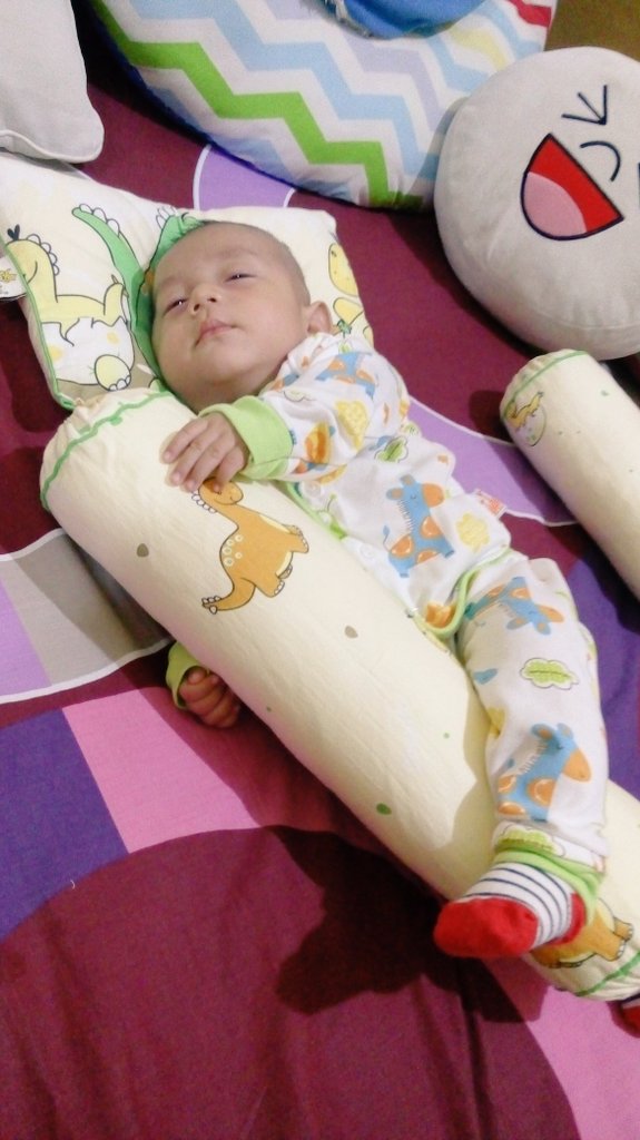 maya_sumantri06's tweet photo. Hihihi.. Size bajunya udah naik lagi 1 tingkat.. Tumbuh sehat ya nak.. Yuk kita nguyel2 dikasur.. #hanyakaudanaku https://t.co/uNpLqq5dMf