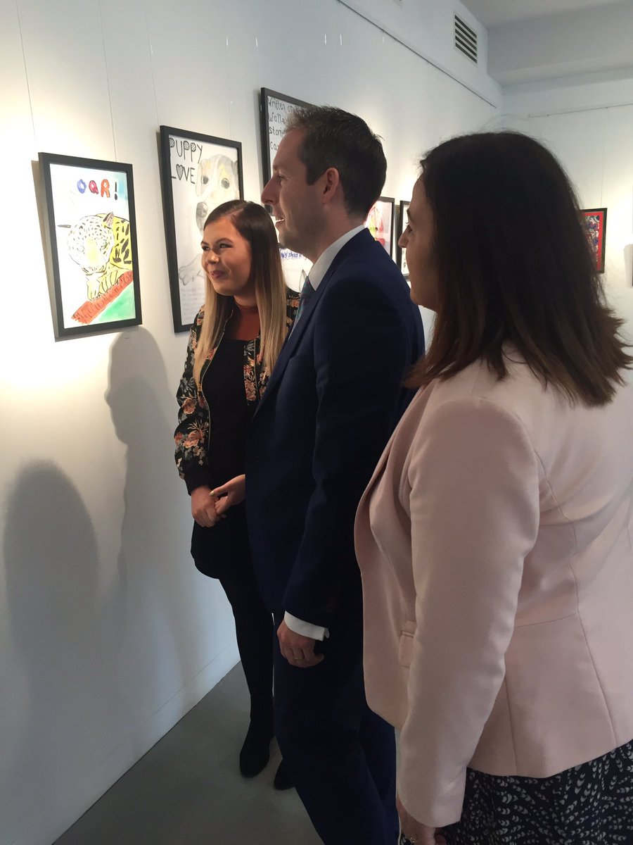 tfn_kathleen's tweet photo. Lucy showing Minister @paulgivan her art work at #NotSoBroken https://t.co/WiwK13yysr